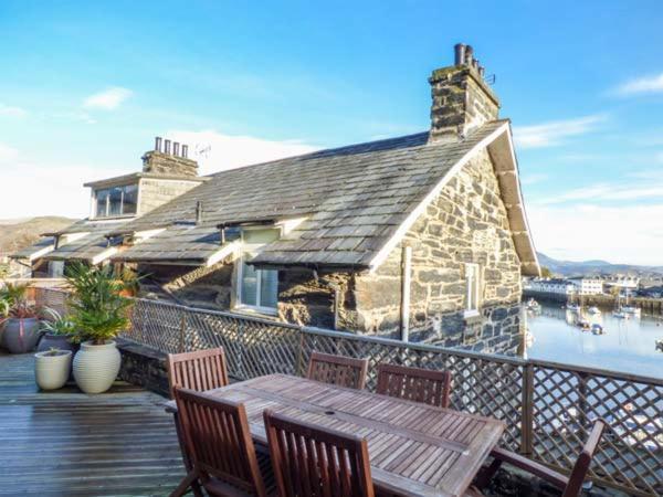 The Captain'S Penthouse Porthmadog Exterior photo