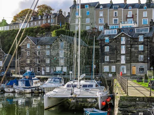 The Captain'S Penthouse Porthmadog Exterior photo